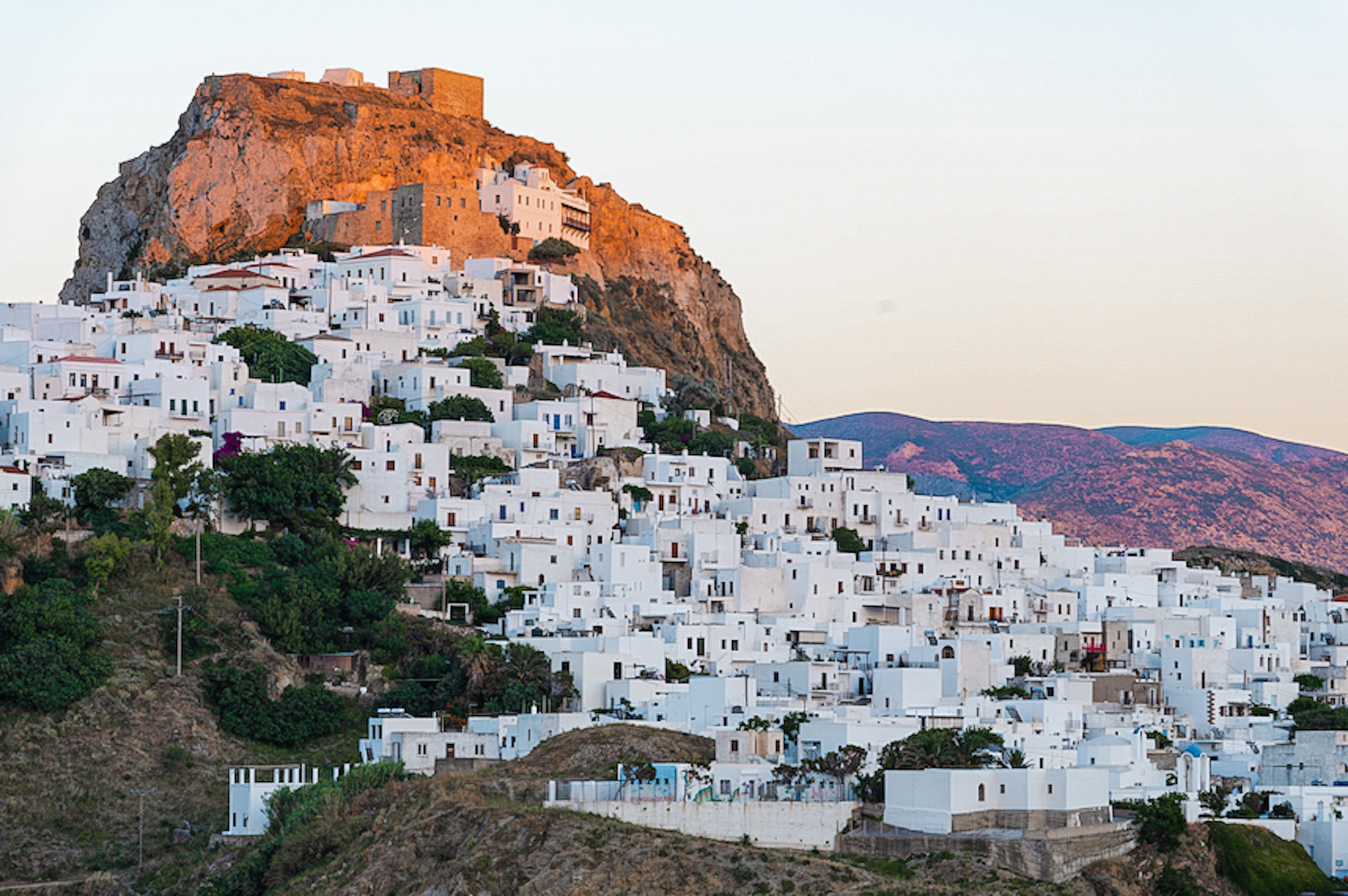 Distant,view,of,skyros,town,or,chora,,the,capital,of